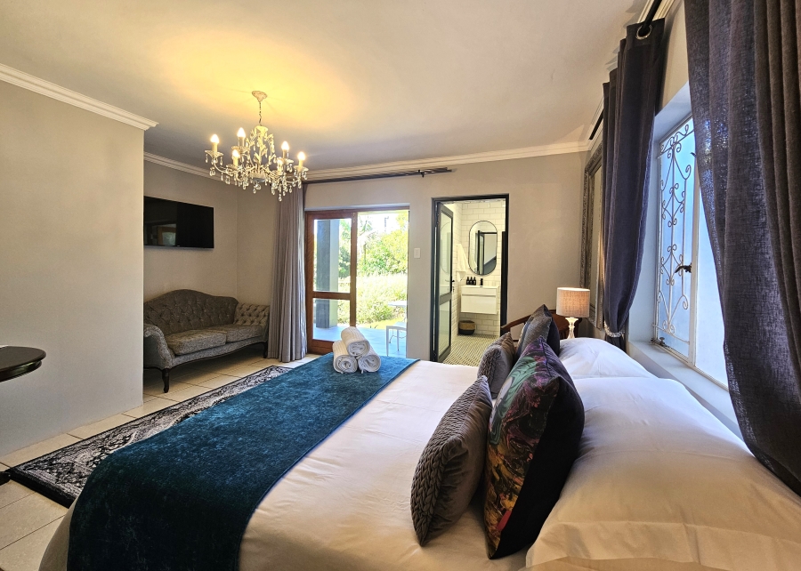 9 Bedroom Property for Sale in Wavecrest Eastern Cape